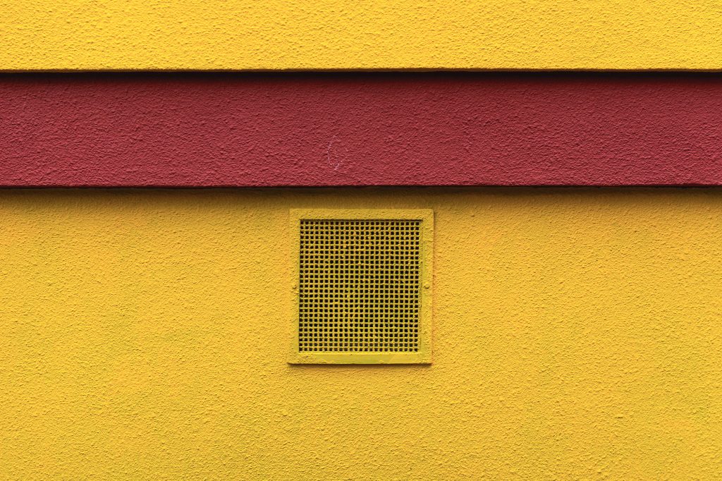  The yellow wall - Facade in Street minimalism