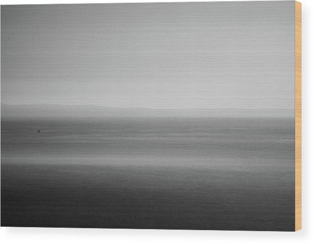The strictly minimalist photo on a wooden board measuring 30 x 20 cm.